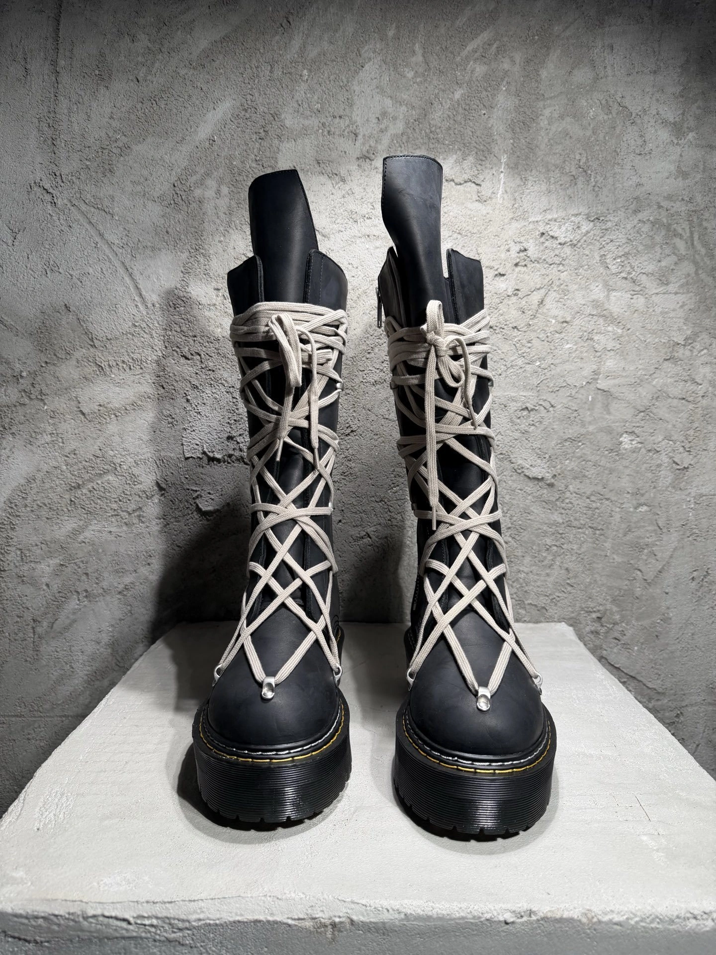 OOBB-- Ow59s DM02E68110001-09  DW02E68110001-09 Ow59s x Dr.Martin Calfskin cowhide item:F-X409B0221B